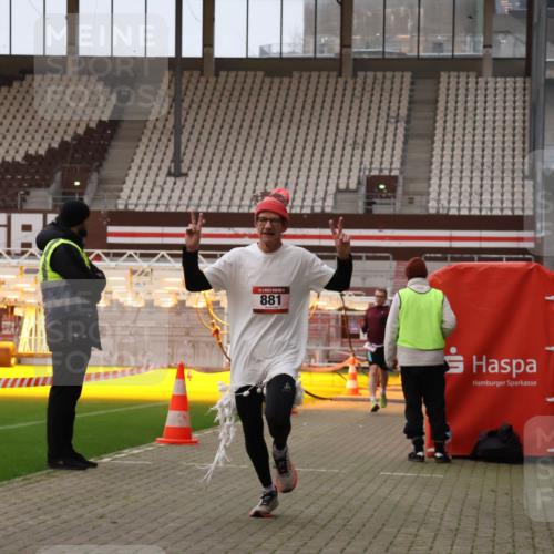 08.12.2024 - St. Pauli X-Mass-Run No. 14 Yannick Fuchs http://msf.ph/oto/7474010 08.12.2024 09:55:15 Ziel 691, 881, 907 meine-sportfotos.de