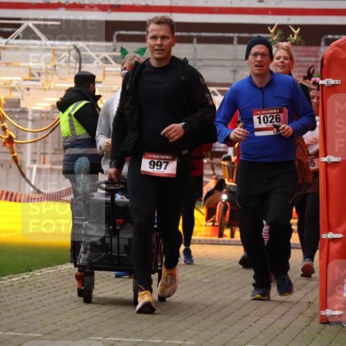 08.12.2024 - St. Pauli X-Mass-Run No. 14 Yannick Fuchs http://msf.ph/oto/7474011 08.12.2024 10:08:20 Ziel 485, 690, 997, 1026, 1048, 1058, 1390, 1423, 2945, 2961, 2964 meine-sportfotos.de