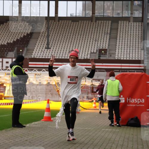 08.12.2024 - St. Pauli X-Mass-Run No. 14 Yannick Fuchs http://msf.ph/oto/7474013 08.12.2024 09:55:15 Ziel 691, 881, 907 meine-sportfotos.de