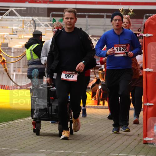 08.12.2024 - St. Pauli X-Mass-Run No. 14 Yannick Fuchs http://msf.ph/oto/7474014 08.12.2024 10:08:20 Ziel 485, 690, 997, 1026, 1048, 1058, 1390, 1423, 2945, 2961, 2964 meine-sportfotos.de
