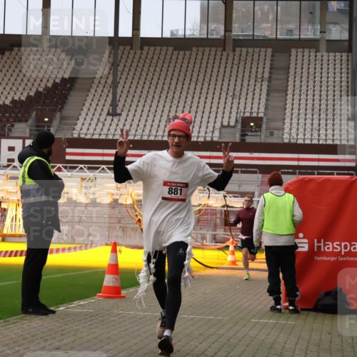 08.12.2024 - St. Pauli X-Mass-Run No. 14 Yannick Fuchs http://msf.ph/oto/7474018 08.12.2024 09:55:15 Ziel 691, 881, 907 meine-sportfotos.de