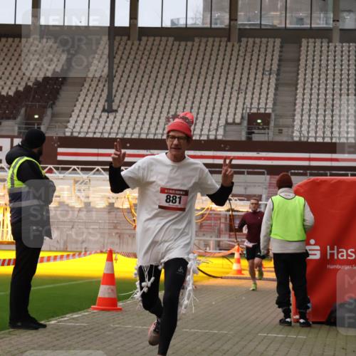 08.12.2024 - St. Pauli X-Mass-Run No. 14 Yannick Fuchs http://msf.ph/oto/7474020 08.12.2024 09:55:16 Ziel 691, 881, 907 meine-sportfotos.de