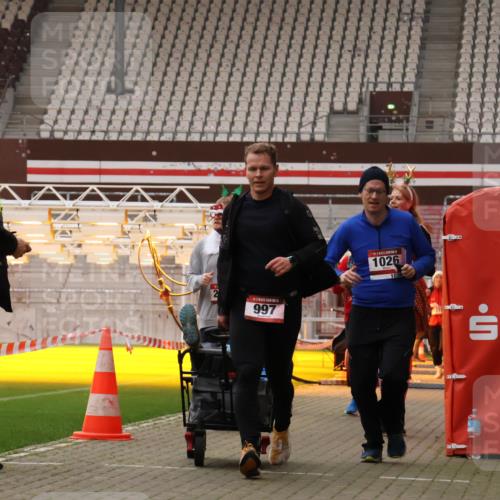 08.12.2024 - St. Pauli X-Mass-Run No. 14 Yannick Fuchs http://msf.ph/oto/7474026 08.12.2024 10:08:22 Ziel 485, 690, 997, 1026, 1048, 1058, 1423, 2753, 2945, 2961, 2964 meine-sportfotos.de