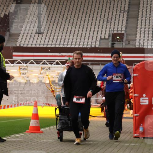 08.12.2024 - St. Pauli X-Mass-Run No. 14 Yannick Fuchs http://msf.ph/oto/7474032 08.12.2024 10:08:22 Ziel 485, 690, 997, 1026, 1048, 1058, 1423, 2753, 2945, 2961, 2964 meine-sportfotos.de