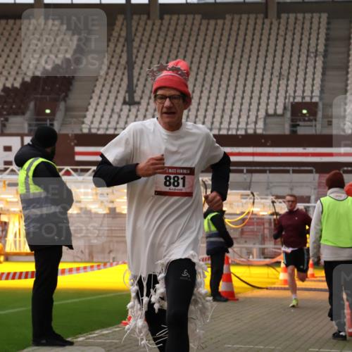 08.12.2024 - St. Pauli X-Mass-Run No. 14 Yannick Fuchs http://msf.ph/oto/7474037 08.12.2024 09:55:16 Ziel 691, 881, 907 meine-sportfotos.de