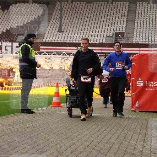 08.12.2024 - St. Pauli X-Mass-Run No. 14 Yannick Fuchs http://msf.ph/oto/7474038 08.12.2024 10:08:22 Ziel 485, 690, 997, 1026, 1048, 1058, 1423, 2753, 2945, 2961, 2964 meine-sportfotos.de