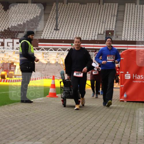 08.12.2024 - St. Pauli X-Mass-Run No. 14 Yannick Fuchs http://msf.ph/oto/7474043 08.12.2024 10:08:23 Ziel 292, 485, 690, 997, 1026, 1048, 1058, 1310, 1423, 2753, 2945, 2961, 2964 meine-sportfotos.de