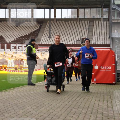 08.12.2024 - St. Pauli X-Mass-Run No. 14 Yannick Fuchs http://msf.ph/oto/7474049 08.12.2024 10:08:24 Ziel 292, 301, 485, 690, 997, 1026, 1310, 1423, 2753, 2945, 2961, 2964 meine-sportfotos.de