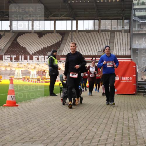 08.12.2024 - St. Pauli X-Mass-Run No. 14 Yannick Fuchs http://msf.ph/oto/7474058 08.12.2024 10:08:24 Ziel 292, 301, 485, 690, 997, 1026, 1310, 1423, 2753, 2945, 2961, 2964 meine-sportfotos.de