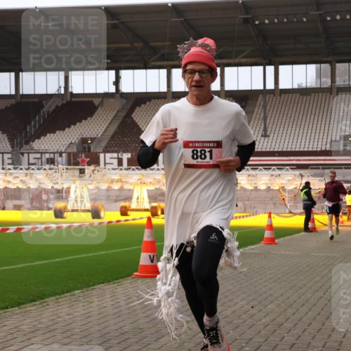 08.12.2024 - St. Pauli X-Mass-Run No. 14 Yannick Fuchs http://msf.ph/oto/7474066 08.12.2024 09:55:17 Ziel 691, 881, 907 meine-sportfotos.de