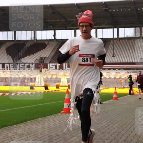 08.12.2024 - St. Pauli X-Mass-Run No. 14 Yannick Fuchs http://msf.ph/oto/7474069 08.12.2024 09:55:18 Ziel 691, 881, 907 meine-sportfotos.de