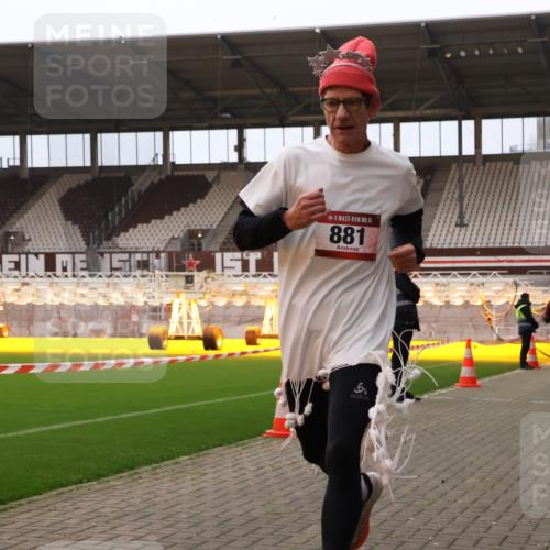 08.12.2024 - St. Pauli X-Mass-Run No. 14 Yannick Fuchs http://msf.ph/oto/7474072 08.12.2024 09:55:18 Ziel 691, 881, 907 meine-sportfotos.de