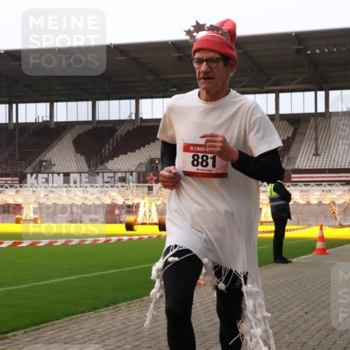 08.12.2024 - St. Pauli X-Mass-Run No. 14 Yannick Fuchs http://msf.ph/oto/7474083 08.12.2024 09:55:18 Ziel 691, 881, 907 meine-sportfotos.de