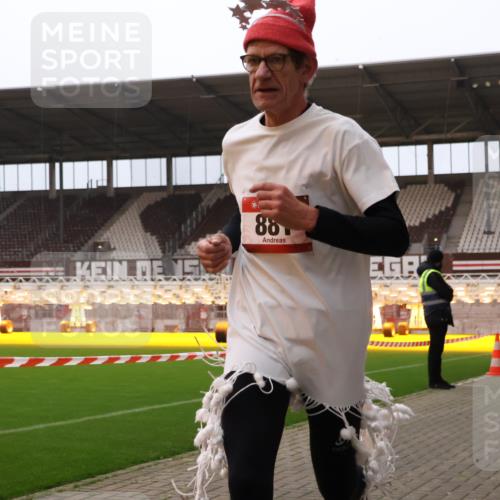 08.12.2024 - St. Pauli X-Mass-Run No. 14 Yannick Fuchs http://msf.ph/oto/7474089 08.12.2024 09:55:18 Ziel 691, 881, 907 meine-sportfotos.de