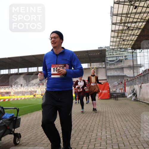 08.12.2024 - St. Pauli X-Mass-Run No. 14 Yannick Fuchs http://msf.ph/oto/7474109 08.12.2024 10:08:27 Ziel 292, 301, 436, 485, 690, 997, 1026, 1310, 1423, 1952, 1961, 2753, 2961 meine-sportfotos.de