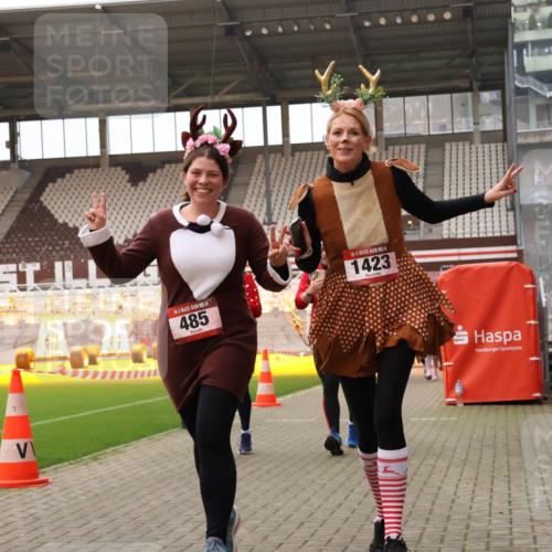 08.12.2024 - St. Pauli X-Mass-Run No. 14 Yannick Fuchs http://msf.ph/oto/7474112 08.12.2024 10:08:28 Ziel 292, 301, 436, 485, 997, 1026, 1310, 1423, 1952, 1961, 2753, 2961 meine-sportfotos.de