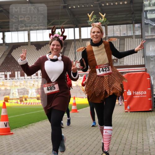 08.12.2024 - St. Pauli X-Mass-Run No. 14 Yannick Fuchs http://msf.ph/oto/7474116 08.12.2024 10:08:28 Ziel 292, 301, 436, 485, 997, 1026, 1310, 1423, 1952, 1961, 2753, 2961 meine-sportfotos.de