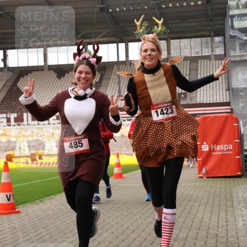08.12.2024 - St. Pauli X-Mass-Run No. 14 Yannick Fuchs http://msf.ph/oto/7474119 08.12.2024 10:08:28 Ziel 292, 301, 436, 485, 997, 1026, 1310, 1423, 1952, 1961, 2753, 2961 meine-sportfotos.de