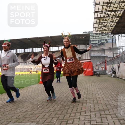 08.12.2024 - St. Pauli X-Mass-Run No. 14 Yannick Fuchs http://msf.ph/oto/7474144 08.12.2024 10:08:29 Ziel 23, 292, 301, 436, 485, 997, 1026, 1167, 1183, 1310, 1423, 1952, 1961, 2753 meine-sportfotos.de