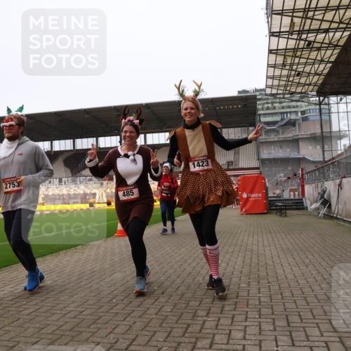 08.12.2024 - St. Pauli X-Mass-Run No. 14 Yannick Fuchs http://msf.ph/oto/7474147 08.12.2024 10:08:29 Ziel 23, 292, 301, 436, 485, 997, 1026, 1167, 1183, 1310, 1423, 1952, 1961, 2753 meine-sportfotos.de