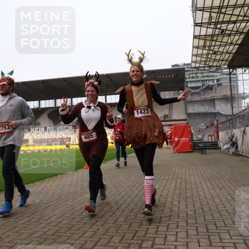 08.12.2024 - St. Pauli X-Mass-Run No. 14 Yannick Fuchs http://msf.ph/oto/7474151 08.12.2024 10:08:29 Ziel 23, 292, 301, 436, 485, 997, 1026, 1167, 1183, 1310, 1423, 1952, 1961, 2753 meine-sportfotos.de