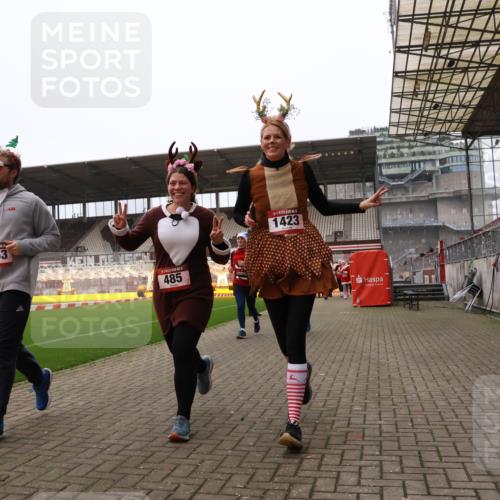 08.12.2024 - St. Pauli X-Mass-Run No. 14 Yannick Fuchs http://msf.ph/oto/7474153 08.12.2024 10:08:29 Ziel 23, 292, 301, 436, 485, 997, 1026, 1167, 1183, 1310, 1423, 1952, 1961, 2753 meine-sportfotos.de