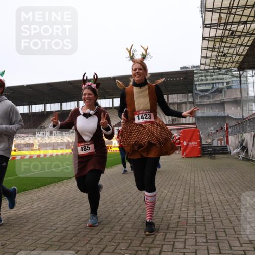 08.12.2024 - St. Pauli X-Mass-Run No. 14 Yannick Fuchs http://msf.ph/oto/7474156 08.12.2024 10:08:29 Ziel 23, 292, 301, 436, 485, 997, 1026, 1167, 1183, 1310, 1423, 1952, 1961, 2753 meine-sportfotos.de