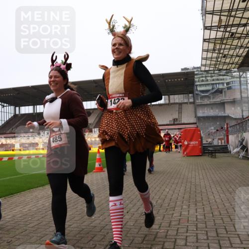 08.12.2024 - St. Pauli X-Mass-Run No. 14 Yannick Fuchs http://msf.ph/oto/7474170 08.12.2024 10:08:29 Ziel 23, 292, 301, 436, 485, 997, 1026, 1167, 1183, 1310, 1423, 1952, 1961, 2753 meine-sportfotos.de
