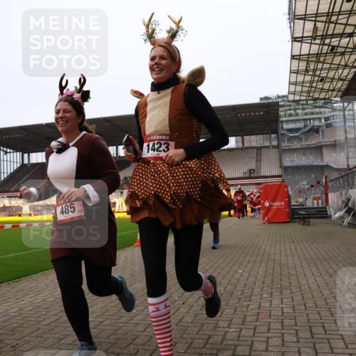 08.12.2024 - St. Pauli X-Mass-Run No. 14 Yannick Fuchs http://msf.ph/oto/7474173 08.12.2024 10:08:29 Ziel 23, 292, 301, 436, 485, 997, 1026, 1167, 1183, 1310, 1423, 1952, 1961, 2753 meine-sportfotos.de