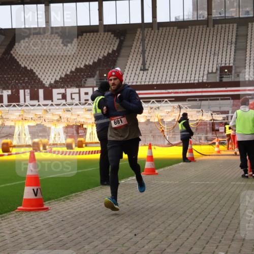 08.12.2024 - St. Pauli X-Mass-Run No. 14 Yannick Fuchs http://msf.ph/oto/7474195 08.12.2024 09:55:29 Ziel 691, 3300 meine-sportfotos.de
