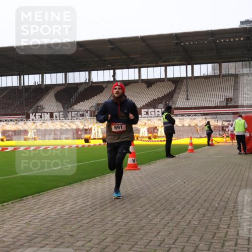 08.12.2024 - St. Pauli X-Mass-Run No. 14 Yannick Fuchs http://msf.ph/oto/7474211 08.12.2024 09:55:30 Ziel 691, 3300 meine-sportfotos.de