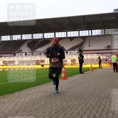 08.12.2024 - St. Pauli X-Mass-Run No. 14 Yannick Fuchs http://msf.ph/oto/7474212 08.12.2024 09:55:30 Ziel 691, 3300 meine-sportfotos.de