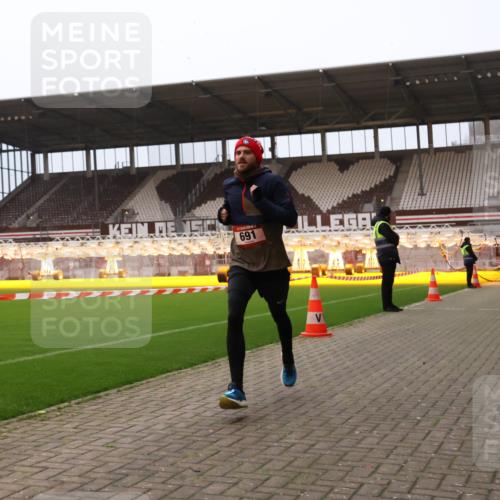 08.12.2024 - St. Pauli X-Mass-Run No. 14 Yannick Fuchs http://msf.ph/oto/7474220 08.12.2024 09:55:30 Ziel 691, 3300 meine-sportfotos.de