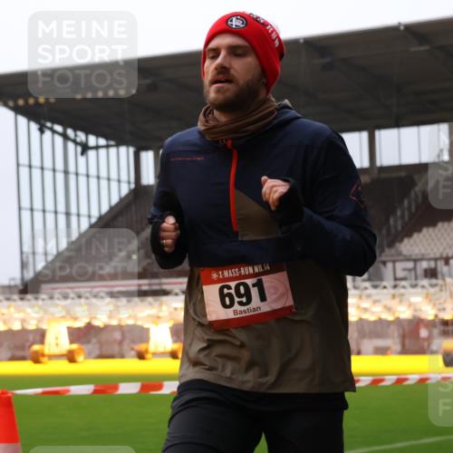 08.12.2024 - St. Pauli X-Mass-Run No. 14 Yannick Fuchs http://msf.ph/oto/7474222 08.12.2024 09:55:30 Ziel 691, 3300 meine-sportfotos.de