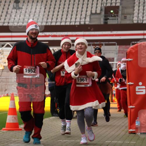 08.12.2024 - St. Pauli X-Mass-Run No. 14 Yannick Fuchs http://msf.ph/oto/7474233 08.12.2024 10:08:34 Ziel 23, 136, 292, 301, 436, 449, 451, 485, 731, 997, 1026, 1167, 1183, 1310, 1423, 1952, 1961, 2753 meine-sportfotos.de