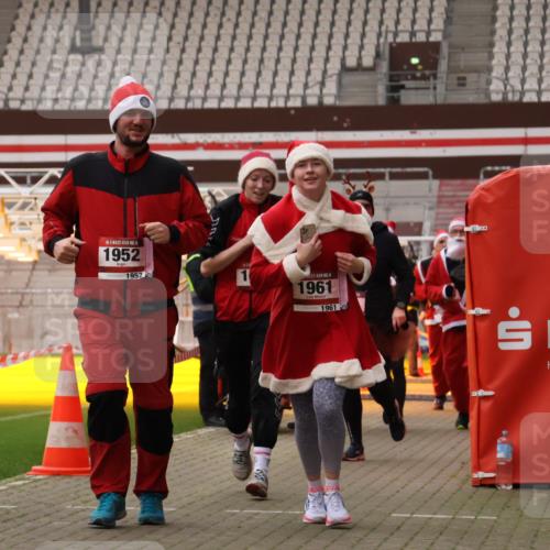 08.12.2024 - St. Pauli X-Mass-Run No. 14 Yannick Fuchs http://msf.ph/oto/7474236 08.12.2024 10:08:34 Ziel 23, 136, 292, 301, 436, 449, 451, 485, 731, 997, 1026, 1167, 1183, 1310, 1423, 1952, 1961, 2753 meine-sportfotos.de