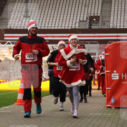 08.12.2024 - St. Pauli X-Mass-Run No. 14 Yannick Fuchs http://msf.ph/oto/7474244 08.12.2024 10:08:34 Ziel 23, 136, 292, 301, 436, 449, 451, 485, 731, 997, 1026, 1167, 1183, 1310, 1423, 1952, 1961, 2753 meine-sportfotos.de