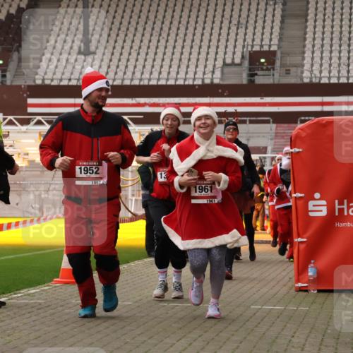 08.12.2024 - St. Pauli X-Mass-Run No. 14 Yannick Fuchs http://msf.ph/oto/7474250 08.12.2024 10:08:34 Ziel 23, 136, 292, 301, 436, 449, 451, 485, 731, 997, 1026, 1167, 1183, 1310, 1423, 1952, 1961, 2753 meine-sportfotos.de