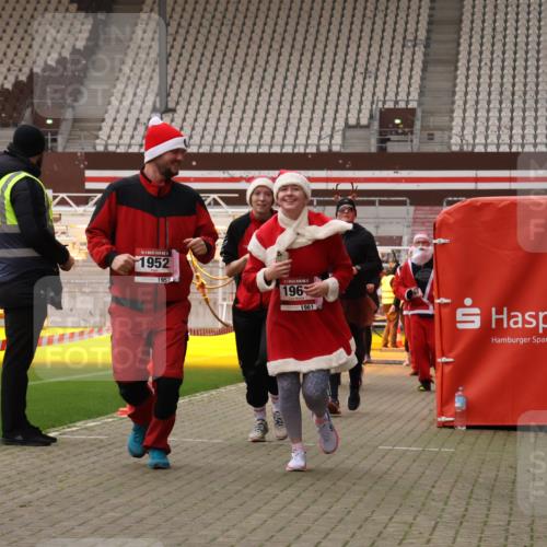 08.12.2024 - St. Pauli X-Mass-Run No. 14 Yannick Fuchs http://msf.ph/oto/7474253 08.12.2024 10:08:34 Ziel 23, 136, 292, 301, 436, 449, 451, 485, 731, 997, 1026, 1167, 1183, 1310, 1423, 1952, 1961, 2753 meine-sportfotos.de