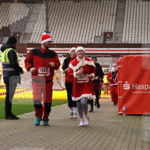 08.12.2024 - St. Pauli X-Mass-Run No. 14 Yannick Fuchs http://msf.ph/oto/7474256 08.12.2024 10:08:34 Ziel 23, 136, 292, 301, 436, 449, 451, 485, 731, 997, 1026, 1167, 1183, 1310, 1423, 1952, 1961, 2753 meine-sportfotos.de