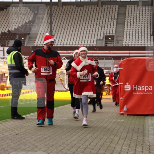 08.12.2024 - St. Pauli X-Mass-Run No. 14 Yannick Fuchs http://msf.ph/oto/7474259 08.12.2024 10:08:34 Ziel 23, 136, 292, 301, 436, 449, 451, 485, 731, 997, 1026, 1167, 1183, 1310, 1423, 1952, 1961, 2753 meine-sportfotos.de