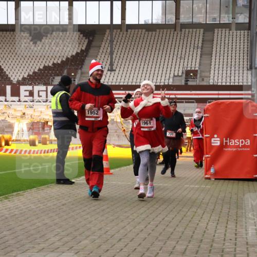 08.12.2024 - St. Pauli X-Mass-Run No. 14 Yannick Fuchs http://msf.ph/oto/7474263 08.12.2024 10:08:35 Ziel 23, 136, 292, 301, 436, 449, 451, 485, 731, 997, 1026, 1167, 1183, 1310, 1423, 1952, 1961, 2753 meine-sportfotos.de