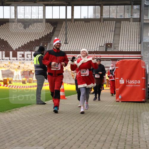 08.12.2024 - St. Pauli X-Mass-Run No. 14 Yannick Fuchs http://msf.ph/oto/7474265 08.12.2024 10:08:35 Ziel 23, 136, 292, 301, 436, 449, 451, 485, 731, 997, 1026, 1167, 1183, 1310, 1423, 1952, 1961, 2753 meine-sportfotos.de