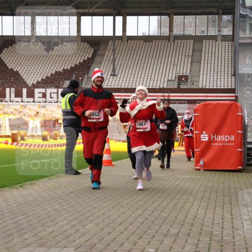 08.12.2024 - St. Pauli X-Mass-Run No. 14 Yannick Fuchs http://msf.ph/oto/7474268 08.12.2024 10:08:35 Ziel 23, 136, 292, 301, 436, 449, 451, 485, 731, 997, 1026, 1167, 1183, 1310, 1423, 1952, 1961, 2753 meine-sportfotos.de