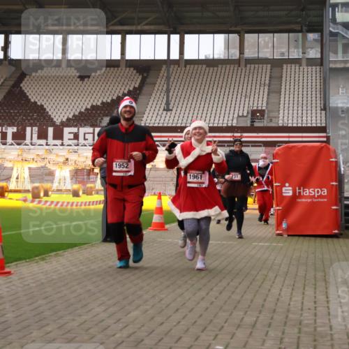 08.12.2024 - St. Pauli X-Mass-Run No. 14 Yannick Fuchs http://msf.ph/oto/7474281 08.12.2024 10:08:35 Ziel 23, 136, 292, 301, 436, 449, 451, 485, 731, 997, 1026, 1167, 1183, 1310, 1423, 1952, 1961, 2753 meine-sportfotos.de