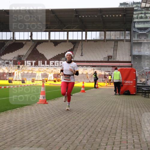 08.12.2024 - St. Pauli X-Mass-Run No. 14 Yannick Fuchs http://msf.ph/oto/7474283 08.12.2024 09:55:37 Ziel 2911, 3300 meine-sportfotos.de
