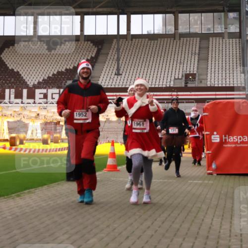 08.12.2024 - St. Pauli X-Mass-Run No. 14 Yannick Fuchs http://msf.ph/oto/7474284 08.12.2024 10:08:35 Ziel 23, 136, 292, 301, 436, 449, 451, 485, 731, 997, 1026, 1167, 1183, 1310, 1423, 1952, 1961, 2753 meine-sportfotos.de