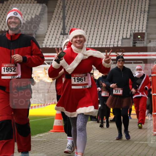 08.12.2024 - St. Pauli X-Mass-Run No. 14 Yannick Fuchs http://msf.ph/oto/7474288 08.12.2024 10:08:36 Ziel 23, 54, 136, 292, 301, 436, 449, 451, 485, 731, 997, 1026, 1167, 1183, 1310, 1423, 1952, 1961, 2753 meine-sportfotos.de