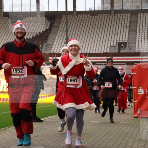 08.12.2024 - St. Pauli X-Mass-Run No. 14 Yannick Fuchs http://msf.ph/oto/7474300 08.12.2024 10:08:36 Ziel 23, 54, 136, 292, 301, 436, 449, 451, 485, 731, 997, 1026, 1167, 1183, 1310, 1423, 1952, 1961, 2753 meine-sportfotos.de