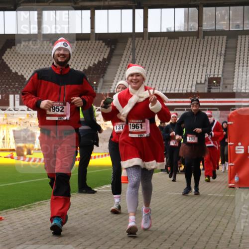 08.12.2024 - St. Pauli X-Mass-Run No. 14 Yannick Fuchs http://msf.ph/oto/7474306 08.12.2024 10:08:36 Ziel 23, 54, 136, 292, 301, 436, 449, 451, 485, 731, 997, 1026, 1167, 1183, 1310, 1423, 1952, 1961, 2753 meine-sportfotos.de